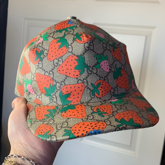 Accessories - Gucci Strawberry Monogram hat XL